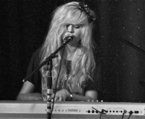 Nina Nesbitt plays Piano